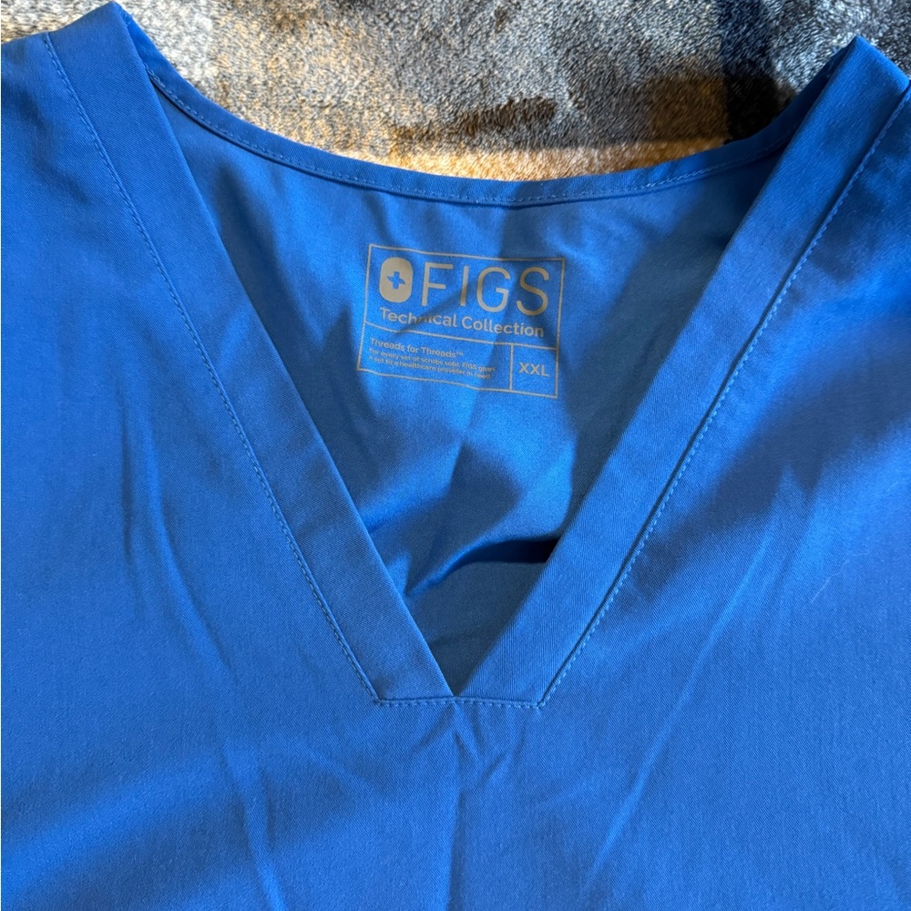 Figs scrub top